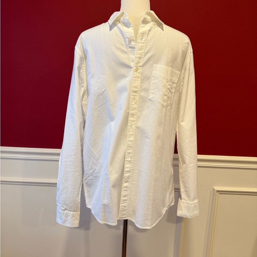 Banana Republic men’s Untucked Slim Fit Tall Large.